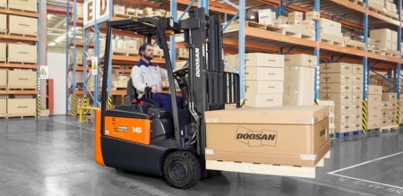 Doosan расширяет линейку электропогрузчиков