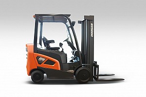 дизельный погрузчик Doosan серии NX GC25S-9 вид сбоку