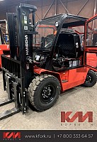 Погрузчик HC кабина с открытой дверью