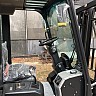 кабина для погрузчика Doosan D30: сбоку открытая дверь