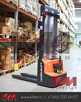 Самоходный штабелер Noblelift в работе